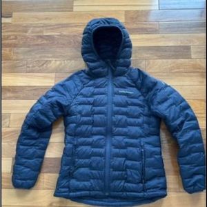 Peak performance jacket for woman
